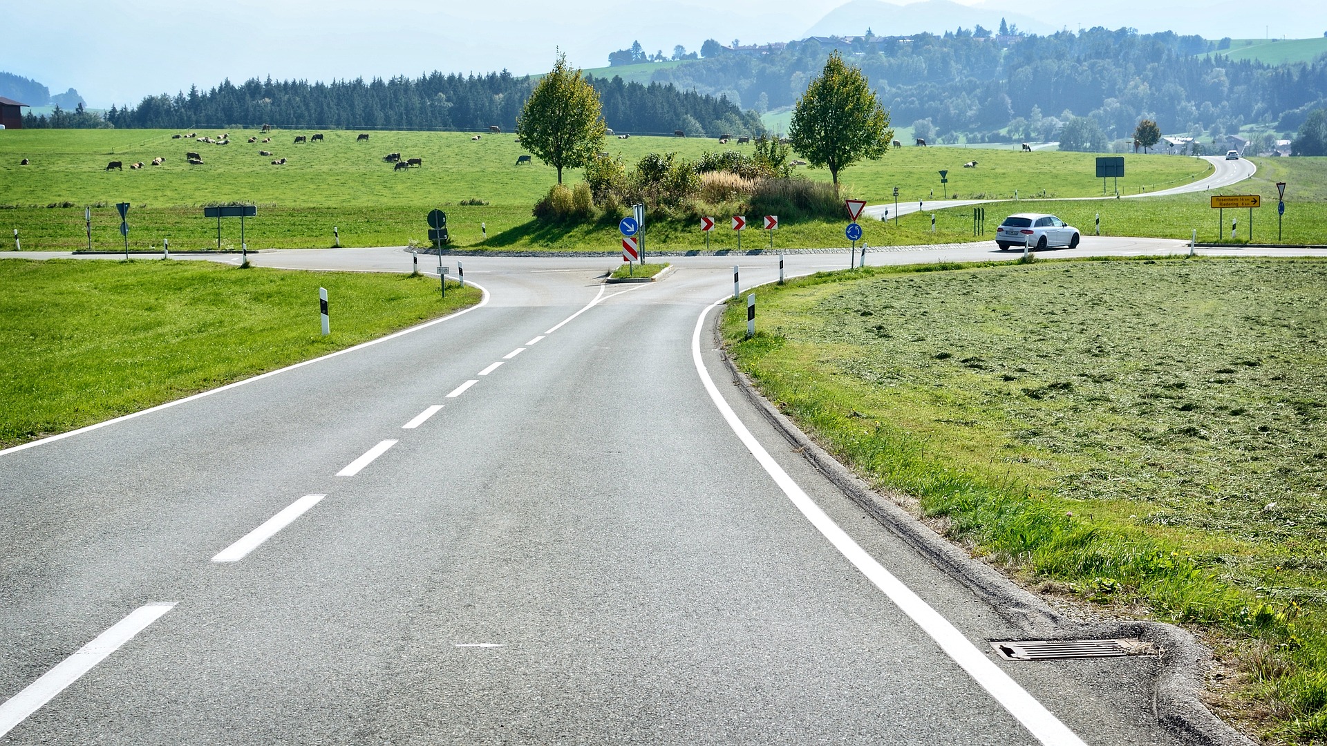 road-traffic-g87e1beadd_1920